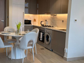 ASHRI luxurious apt in Meydan Riviera 44